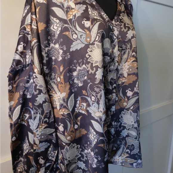 Floral Patterned women’s long sleeve Shirt - Picture 8 of 10